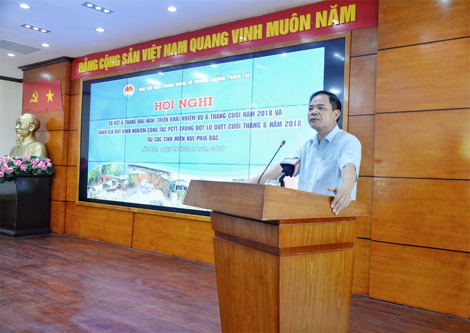 Nửa năm nếm trải 14 loại thiên tai, cả nước thiệt hại 870 tỷ đồng - 2 Bộ trưởng Nguyễn Xuân Cường phát biểu.