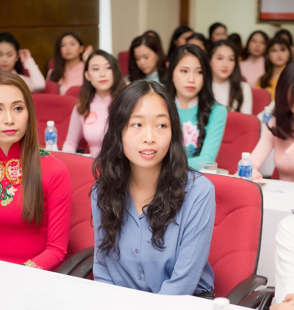 Hoa hậu Việt Nam lần đầu tiên có thí sinh sắp trở thành Tiến sĩ ứng tuyển - 3 Thí sinh Đỗ Hoàng Vân đang làm nghiên cứu sinh ngành Vật lý ở Italia.