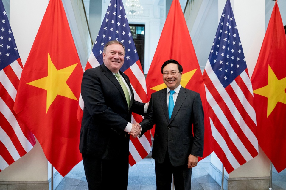 Những khoảnh khắc ấn tượng trong chuyến thăm Việt Nam của Ngoại trưởng Mỹ - 13 Phó Thủ tướng, Bộ trưởng Bộ Ngoại giao Phạm Bình Minh đánh giá cao tầm quan trọng và ý nghĩa chuyến thăm của Ngoại trưởng Pompeo đối với quan hệ hai nước. (Ảnh: Reuters)