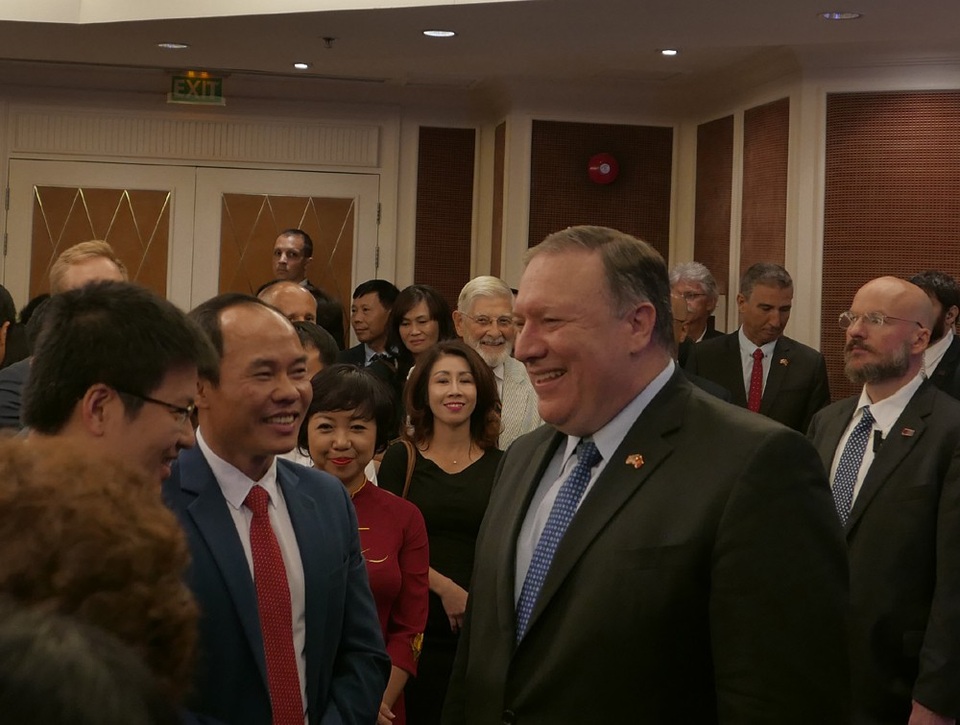 Những khoảnh khắc ấn tượng trong chuyến thăm Việt Nam của Ngoại trưởng Mỹ - 6 Ngoại trưởng Mỹ cho rằng Việt Nam là một mô hình thành công mà Triều Tiên có thể học tập. Ông cho biết Tổng thống Mỹ Donald Trump tin rằng Bình Nhưỡng có thể đi theo con đường của Hà Nội để bình thường hóa quan hệ với Washington và sự thịnh vượng. (Ảnh: An Bình)