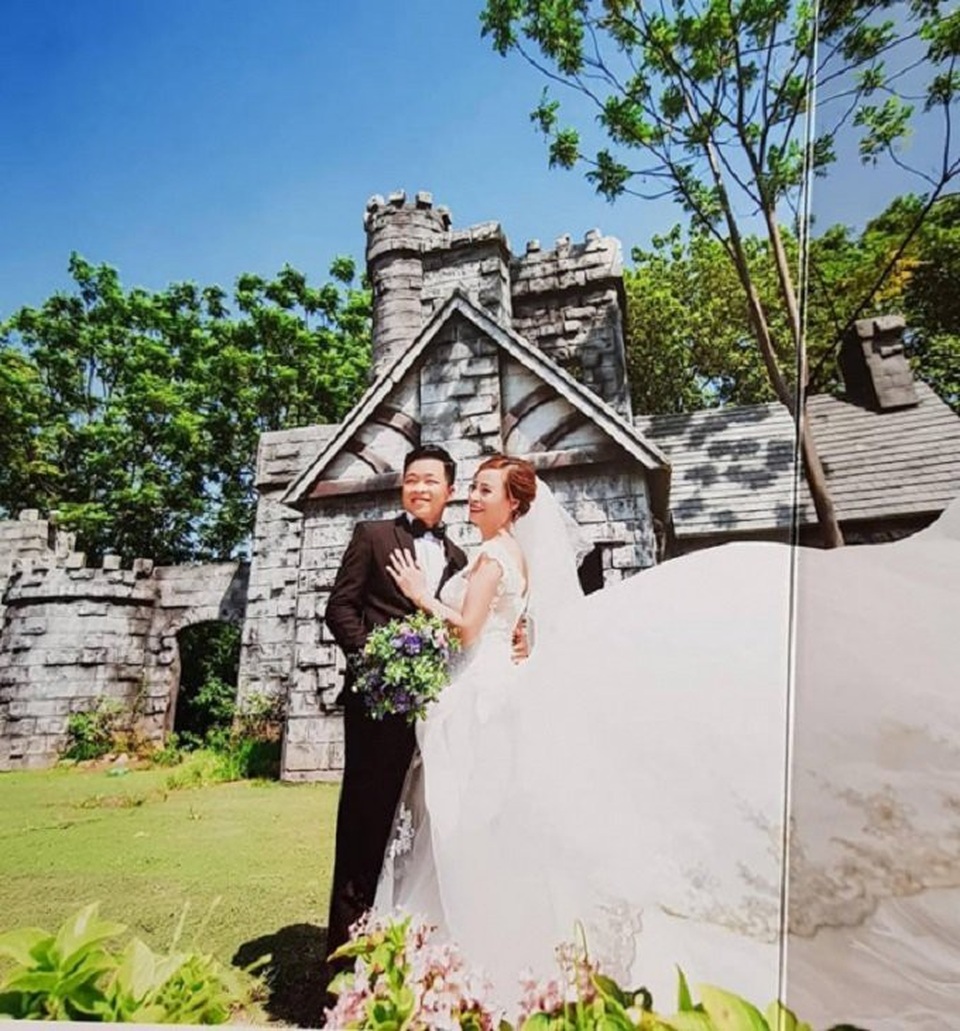 Ảnh cưới của cặp vợ chồng kém nhau 35 tuổi ở Cao Bằng.