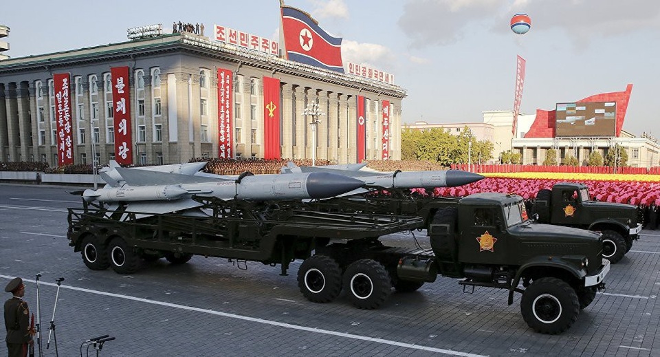 Triều Tiên từng đòi Israel 1 tỷ USD để không bán bí mật tên lửa cho Iran? - 1 Tên lửa Triều Tiên trong một cuộc duyệt binh. (Ảnh: KCNA)
