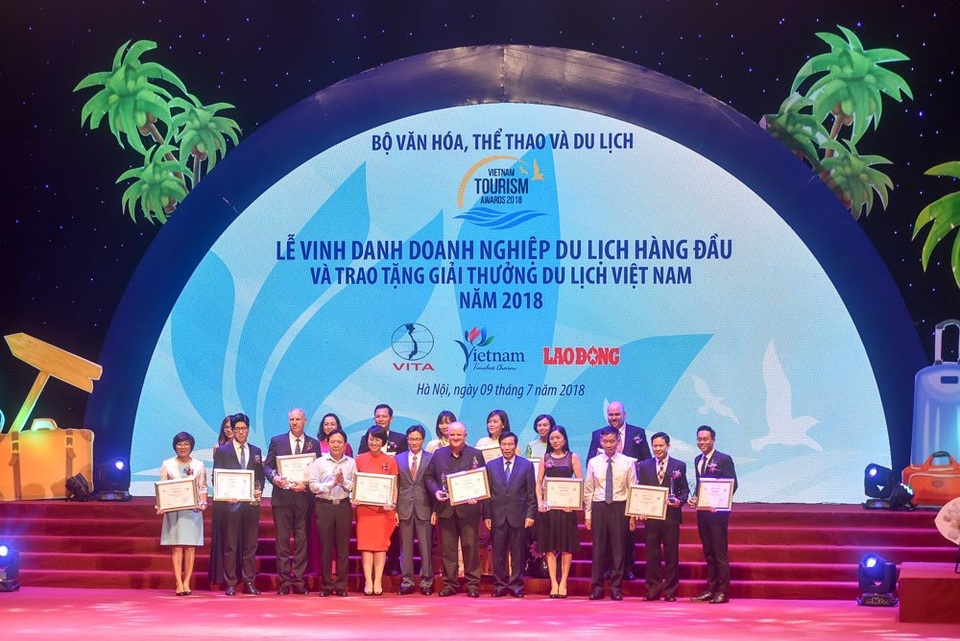 Vinh danh doanh nghiệp du lịch hàng đầu Việt Nam - 7 Đại diện doanh nghiệp sân golf hàng đầu Việt Nam