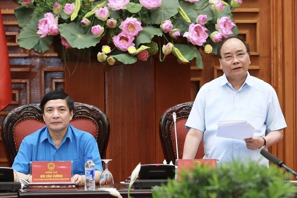 
Thủ tướng Chính phủ Nguyễn Xuân Phúc chủ trì buổi làm việc của Chính phủ với Đoàn Chủ tịch Tổng LĐLĐVN sáng 25.7. Ảnh: Hải Nguyễn
