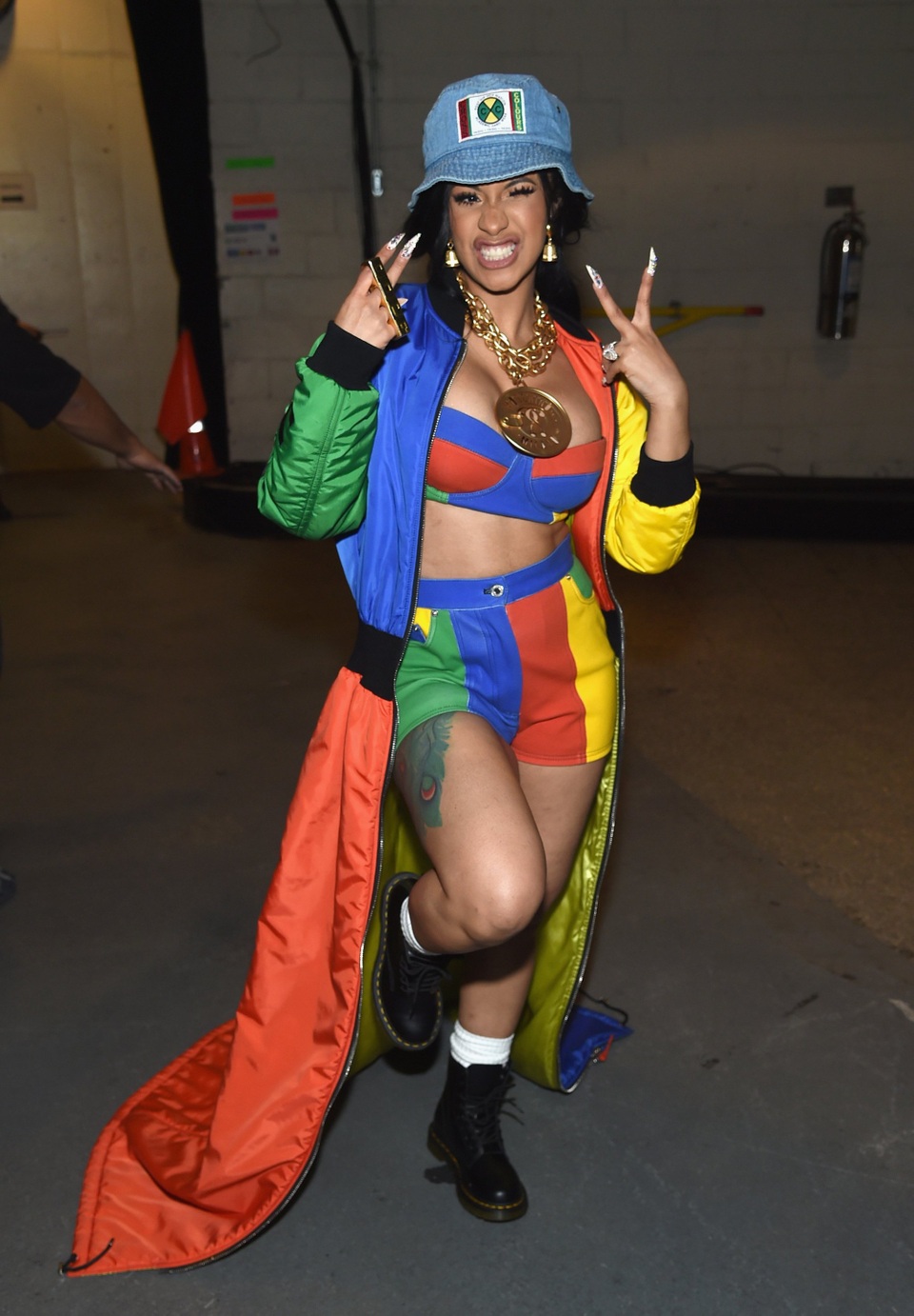 Choáng với những kiểu móng tay cầu kỳ của Cardi B - 8
Ca sỹ 26 tuổi nói cô có nhiều dự án dang dở nhưng vẫn đặt con gái lên ưu tiên hàng đầu