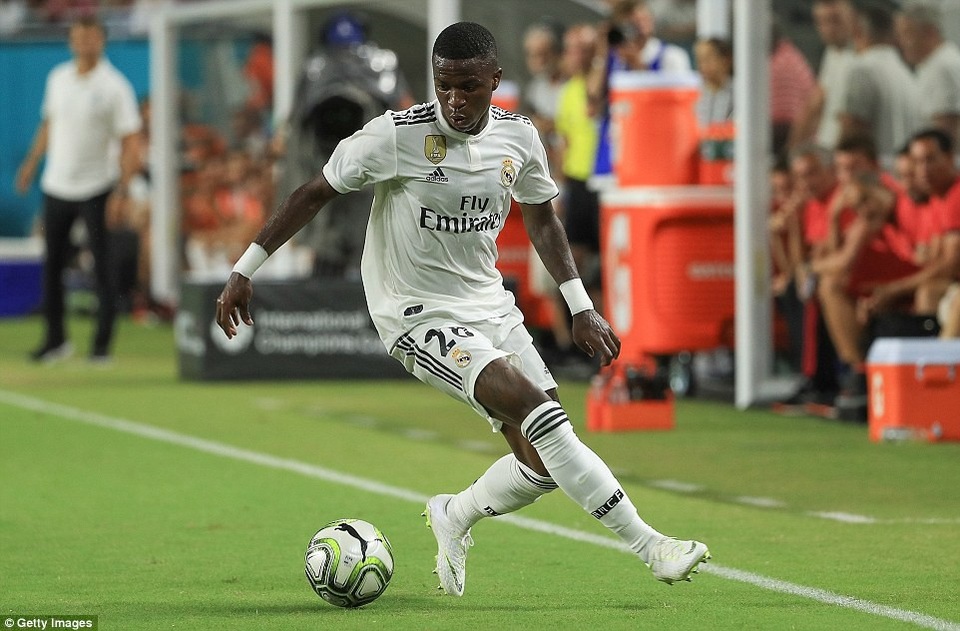 Vừa tới Real Madrid, thần đồng Brazil diễn kịch như Neymar - 1
Vinicius Junior chưa thể hiện được nhiều ở trận gặp MU