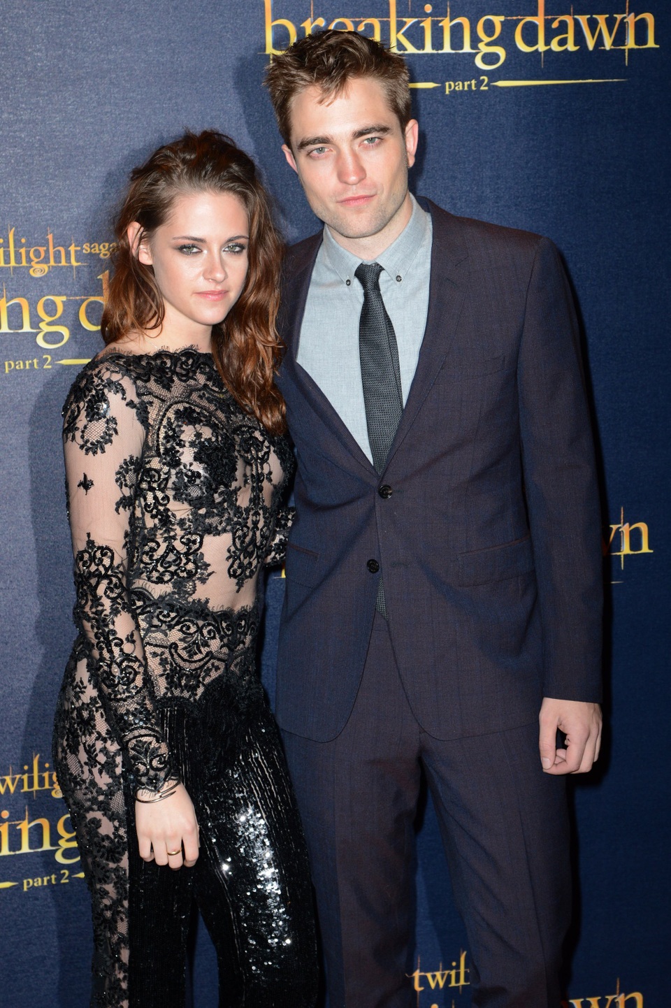 Robert Pattinson hôn Suki Waterhouse trên phố - 6
Chuyện tình cảm của Robert Pattinson và Kristen Stewart từng gây xôn xao dư luận khi họ hẹn hò từ năm 2008 tới năm 2012