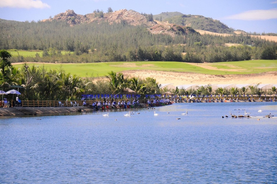 
Giải Câu cá quốc tế FLC lần 2 - 2018 diễn ra tại khu vực Hồ Thiên Nga trong khuôn viên Zoo Safari - FLC Quy Nhơn
