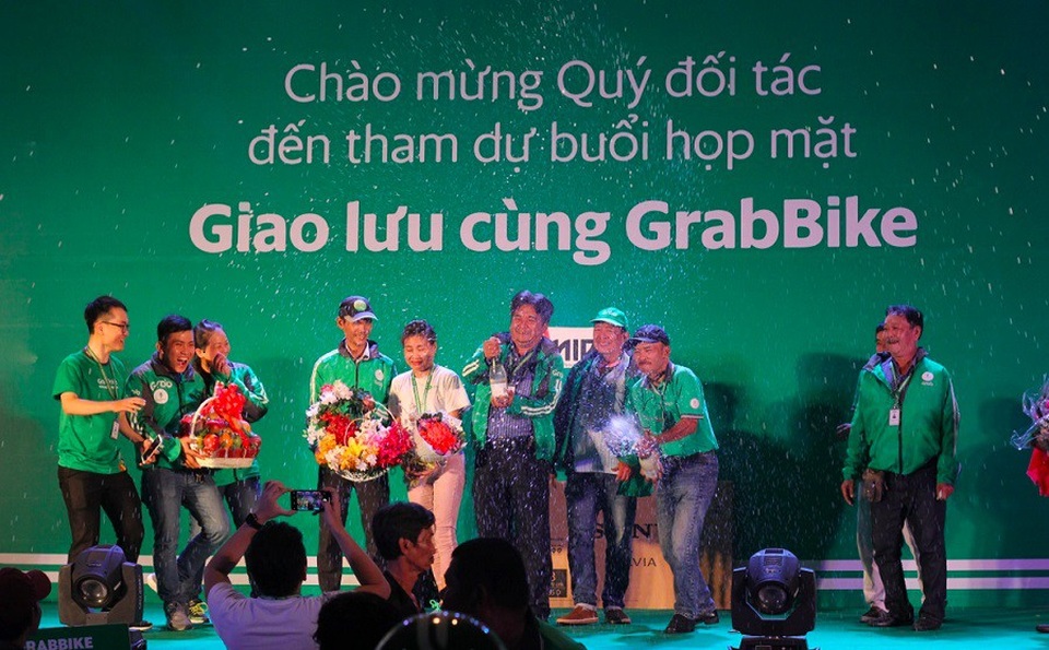 Chuyện gia đình hai thế hệ cùng chạy GrabBike - 2
Theo anh Lễ, GrabBike là một “đại gia đình” đoàn kết với những anh chị em sẵn sàng hỗ trợ nhau mỗi lúc cần