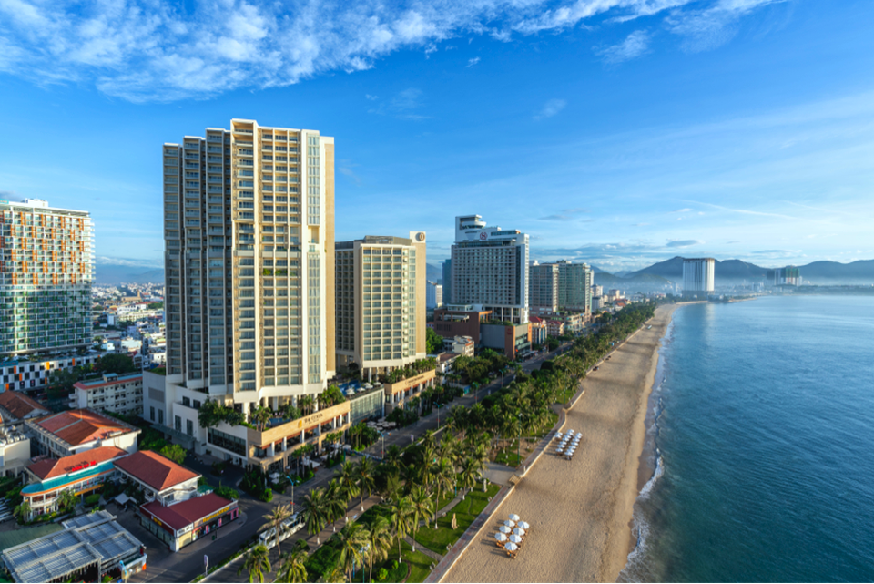Dòng vốn lớn đang ồ ạt đổ vào bất động sản nghỉ dưỡng Nha Trang - 1 The Costa Nha Trang nằm ngay trên cung đường vàng Trần Phú hướng Vịnh Nha Trang tuyệt đẹp.