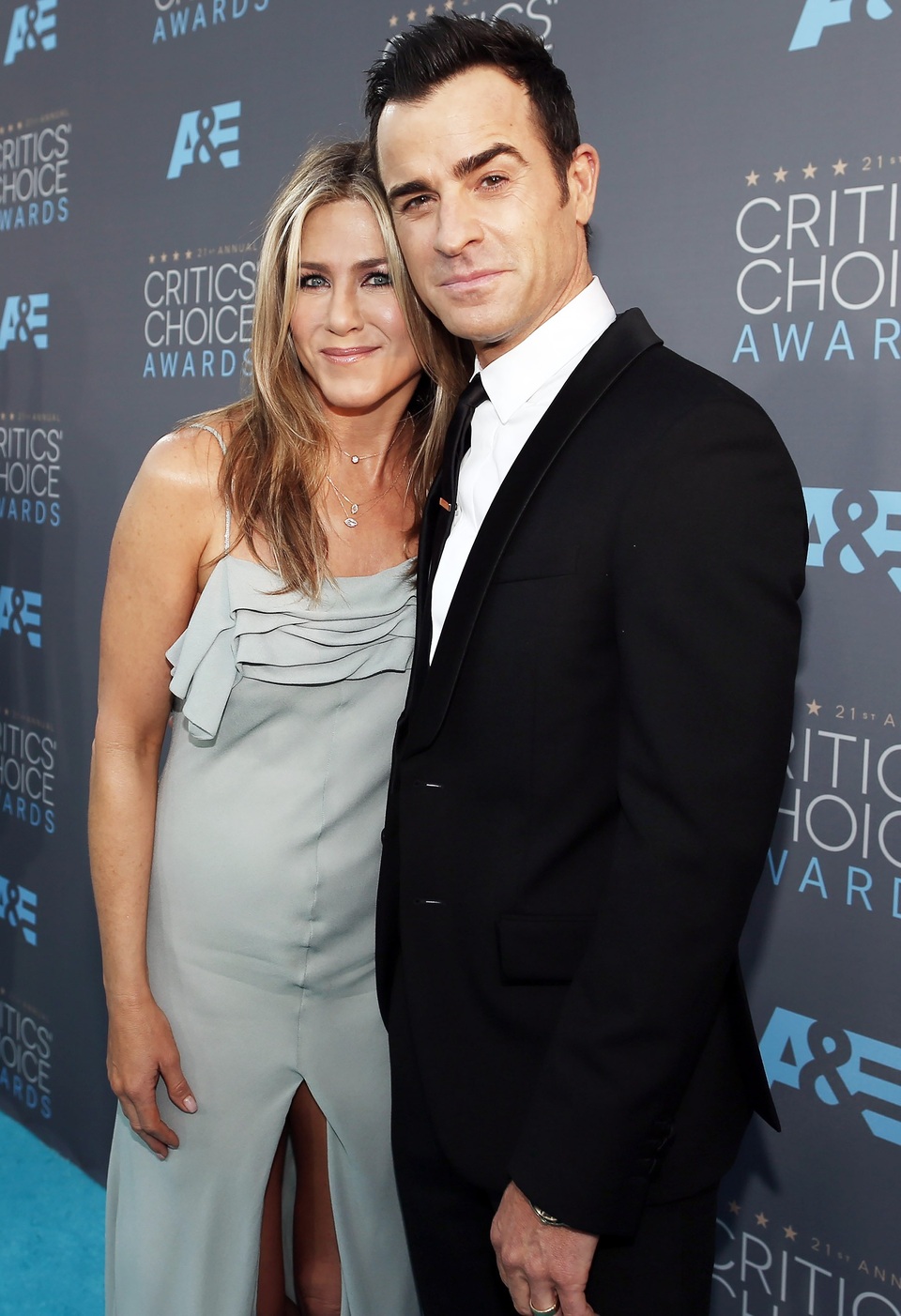 Jennifer Aniston xinh đẹp tại phim trường - 7
Jennifer chia tay người chồng thứ hai, Justin Theroux, vào tháng 2 vừa rồi.