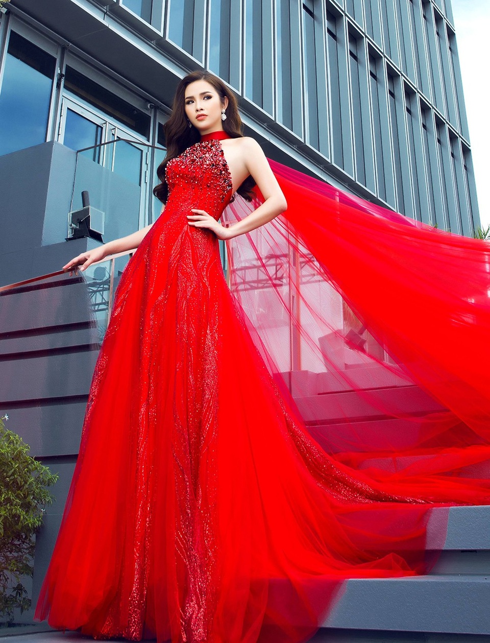 Trong bộ ảnh mới, gần một năm sau Hoa hậu các quốc gia 2017, Thanh Trang ngày càng xinh đẹp, trưởng thành và sâu sắc hơn trong mọi vấn đề. Người đẹp khoe thần thái rạng ngời trong loạt tạo dáng chuyên nghiệp.