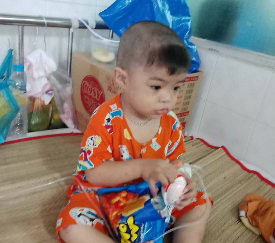 "Em nghĩ số mình xui rủi nhận nuôi nó, nên nó cũng xui rủi theo !" - 3 Mới ra đời, Thắng đã bị cha mẹ bỏ rơi, rồi lại bị bệnh tật hành hạ liên miên
