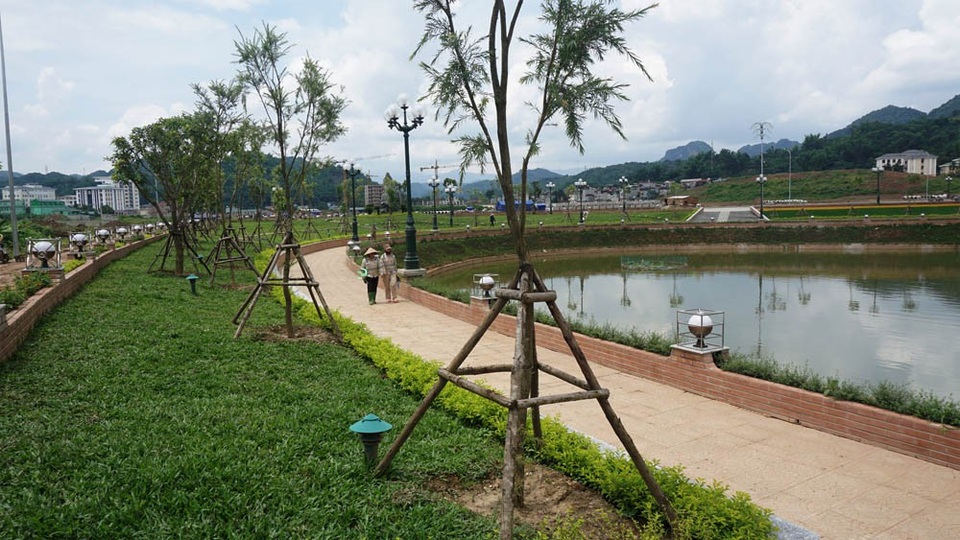 Sơn La nói gì về việc vận động cán bộ đóng tiền xây tượng đài trăm tỷ? - 5 Trồng cây xanh ở dự án này đang được tỉnh Sơn La huy động các tỉnh bạn ủng hộ.