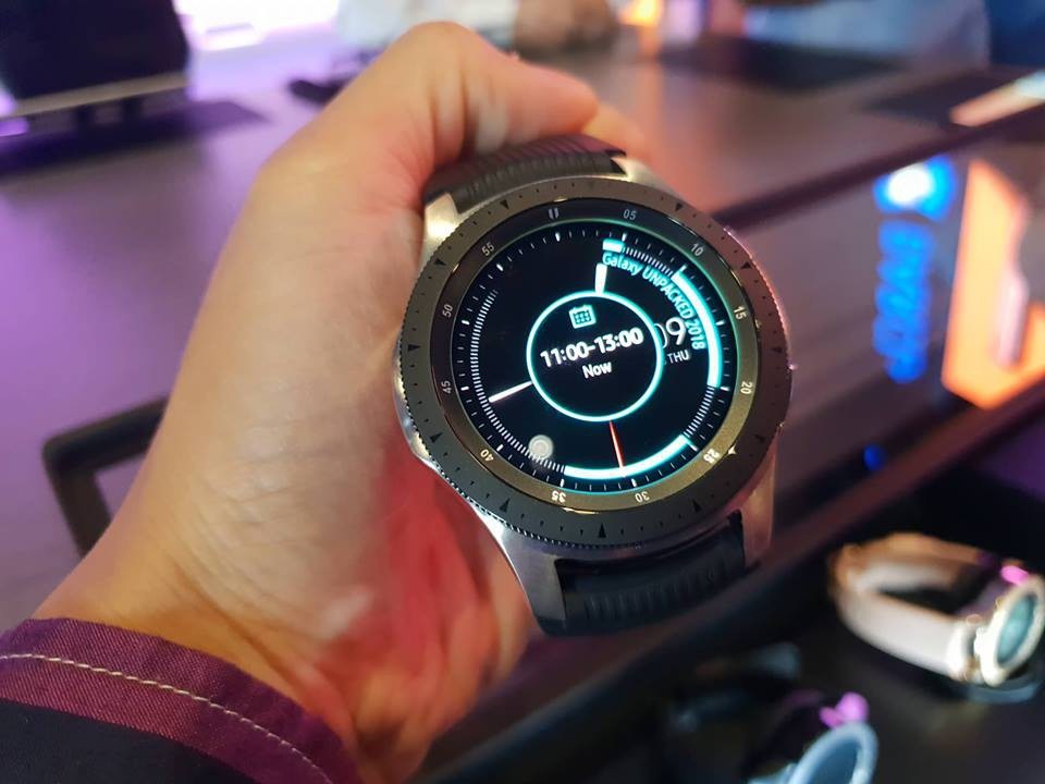 Samsung trình làng Galaxy Watch, đồng hồ thông minh thế hệ mới với nhiều tính năng - 1 Galaxy Watch có thiết kế mặt tròn, sử dụng công nghệ Super AMOLED