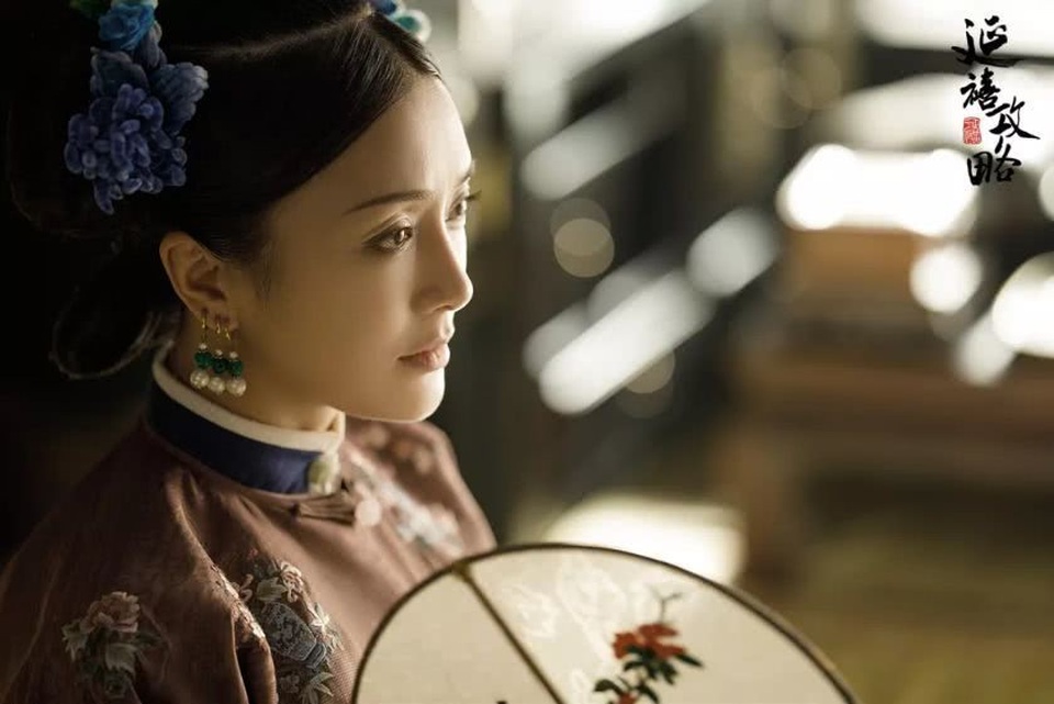 
Tần Lam không phải là cái tên xa lạ với khán giả yêu phim truyền hình Hoa ngữ, đặc biệt là những vai diễn cổ trang. Cô khởi nghiệp khi mới 19 tuổi và gần 20 năm theo đuổi điện ảnh, người đẹp Tần Lam hiện là một nữ diễn viên hạng A của làng giải trí.
