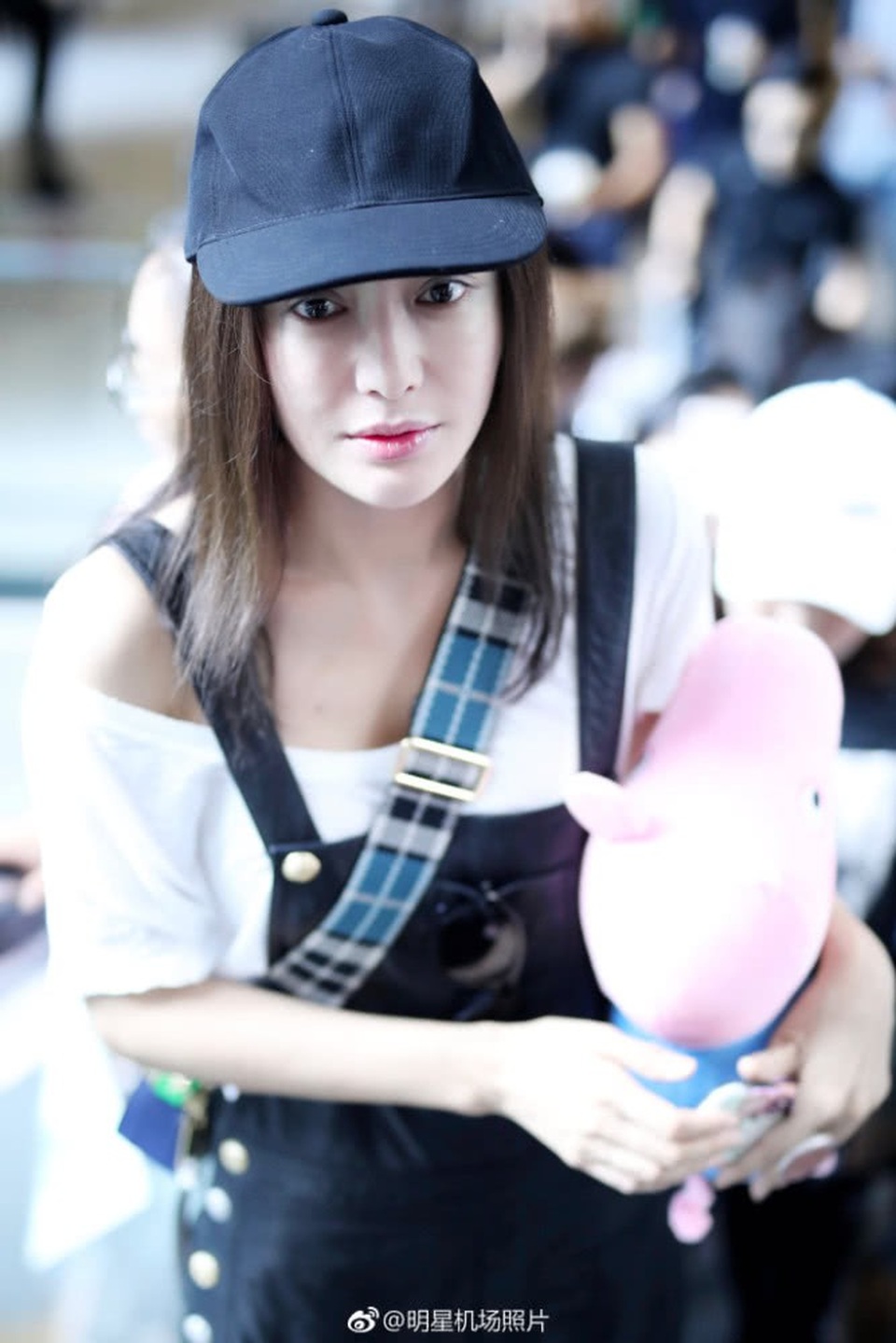 
Ở tuổi 37, Tần Lam vẫn độc thân và chưa có ý định kết hôn. Cô cho biết, hiện tại muốn tập trung cho sự nghiệp.
