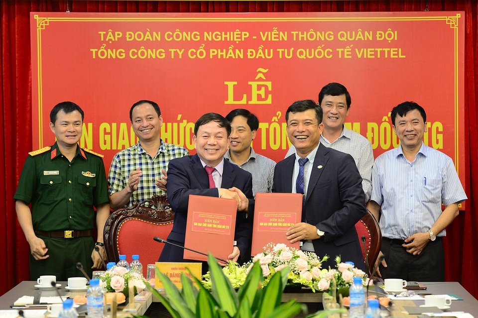 Viettel Global bổ nhiệm tân Tổng Giám đốc - 2
Lễ bàn giao chức danh Tổng giám đốc Viettel Global