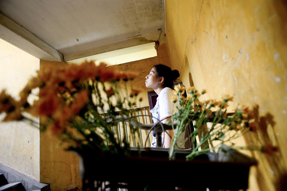 Giới trẻ Sài Gòn đua nhau "check in" quán cà phê kiểu cổ trong chung cư cũ - 3 Là địa điểm thích thú của giới trẻ và những người yêu nhiếp ảnh.