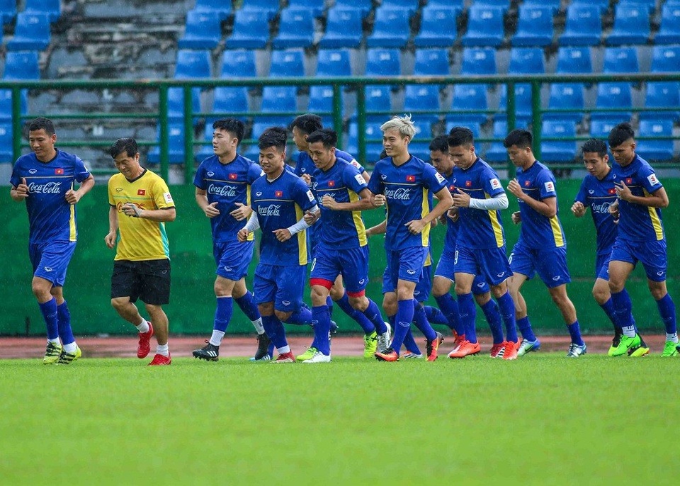 Văn Quyết: “Câu trả lời về phong độ của tôi sẽ ở giải chính thức!” - 1 Olympic Việt Nam trong buổi tập tại Bình Dương chiều 10/8