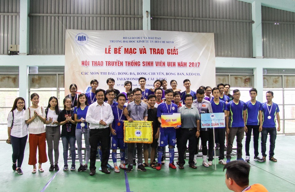 ĐH Kinh tế TP.HCM mở rộng hệ đào tạo vừa làm vừa học cho tất cả thí sinh - 2
Hoạt động học thuật, văn hóa, văn nghệ, thể dục thể thao, nghiên cứu khoa học... là một trong những ưu điểm nổi bật của UEH sẽ được phổ biến trong sinh viên Đại học vừa làm vừa học.