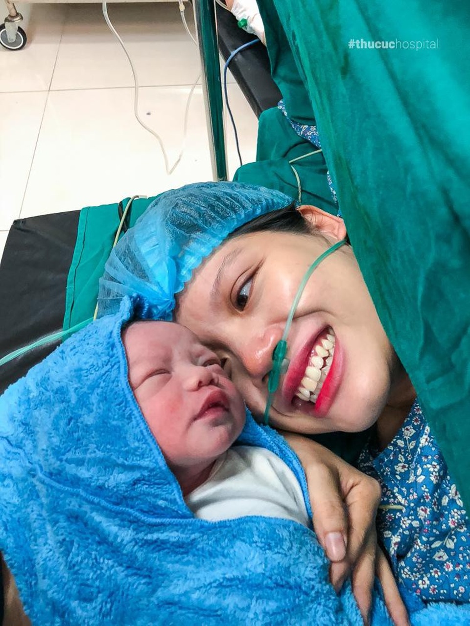 Máu cuống rốn - Chữa "bách bệnh" từ những thứ “bỏ đi” - 4 Khoảnh khắc áp da với con khiến chị Huyền không giấu được sự xúc động và những giọt nước mắt