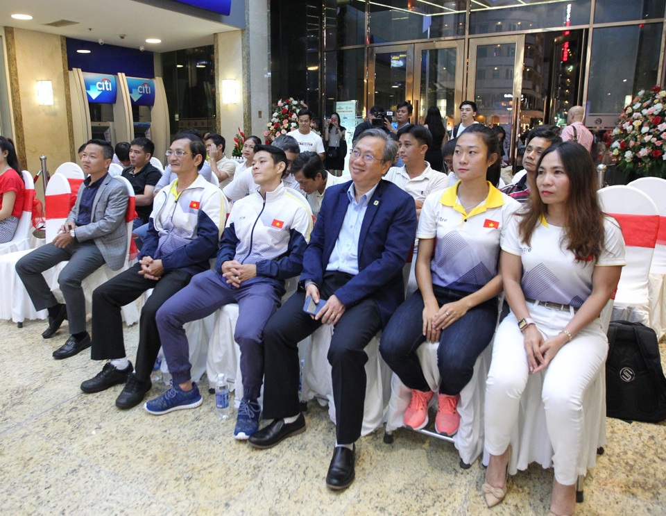 Thạch Kim Tuấn tuyên bố sẽ giành HCV Asiad 2018 - 2 Cả Kim Tuấn và Tú Chinh đều là những VĐV hàng đầu của thể thao TPHCM, góp mặt trong thành phần đoàn thể thao Việt Nam tại Á vận hội