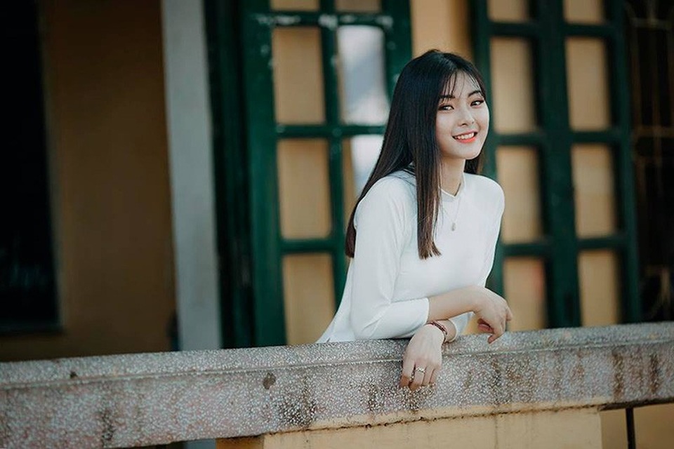 Á khôi Tài sắc Việt Nam 2018: “Hành động âu yếm nơi công cộng là không chấp nhận được” - 4 Á khôi Tài sắc Việt Nam 2018: “Hành động âu yếm nơi công cộng là không chấp nhận được” - 4