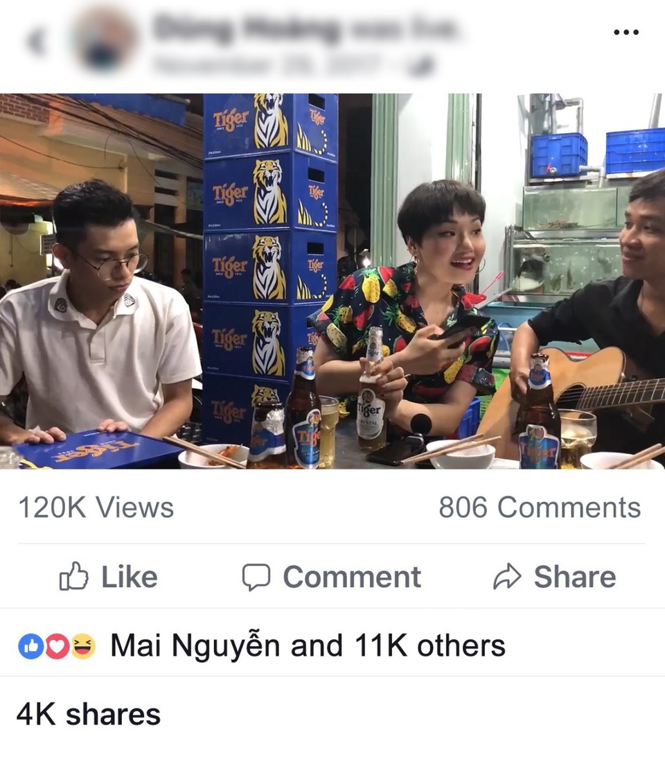 Miu Lê gây bão mạng khi "lộ" clip hát ở quán lề đường - 1 Miu Lê gây bão mạng khi "lộ" clip hát ở quán lề đường - 1