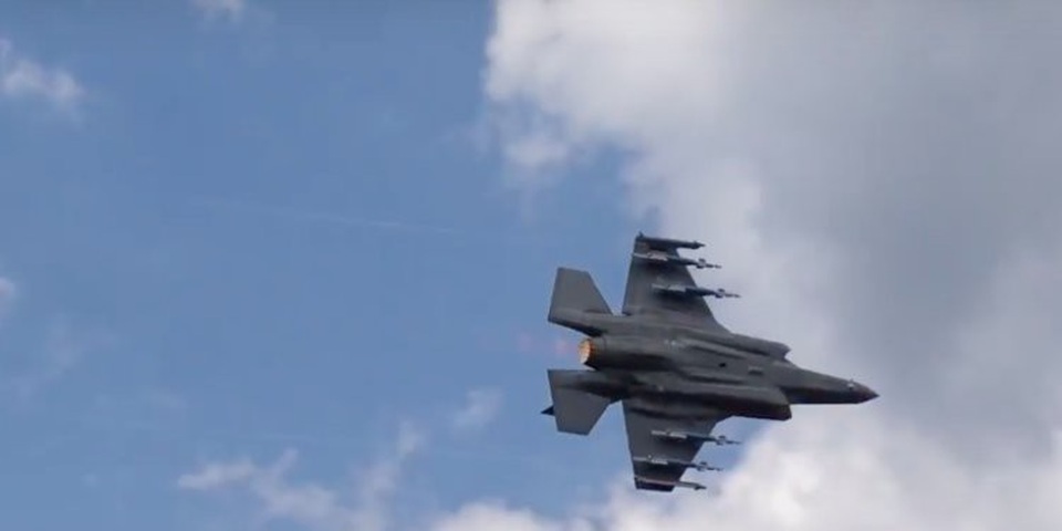 Màn trình diễn ngoạn mục của máy bay chiến đấu F-35 trong chế độ "quái thú" - 1 F-35A trong chế độ quái vật (Ảnh: Youtube)