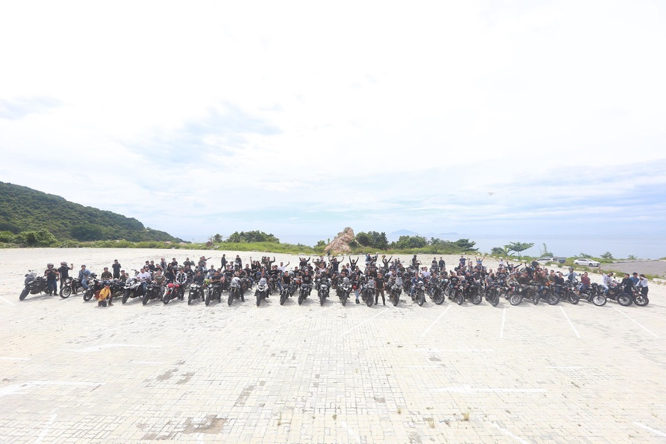 Theo đúng lịch trình, MC Anh Tuấn sẽ tiếp tục ở lại Đà Nẵng để tham dự sự kiện gala 3 miền của câu lạc bộ xe. Sau đó, anh và các anh em trong đoàn sẽ lên đường trở về Hà Nội.