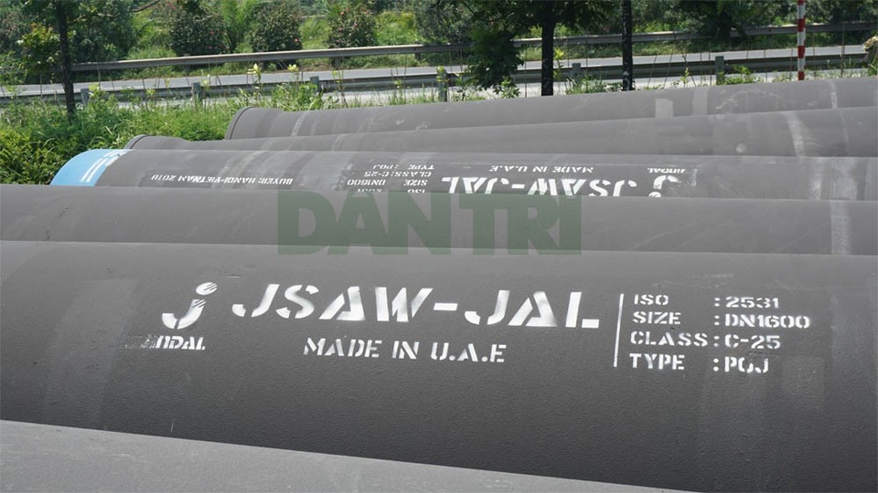 Dự án nước sạch sông Đà số 2: Dùng ống gang dẻo của Ấn Độ, UAE - 9 Ống được sử dụng cho dự án này là ống gang dẻo, có nguồn gốc từ Ấn Độ, các Tiểu vương quốc Ả rập. Ống có đường kính từ 1,6-1,8m.