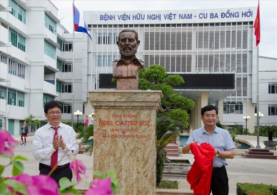 Khánh thành tượng Lãnh tụ Cu Ba Fidel Castro tại Quảng Bình - 1 Bức tượng Lãnh tụ Cu Ba Phidel Castro đặt tại Bệnh viện Hữu nghị Việt Nam - Cu Ba Đồng Hới