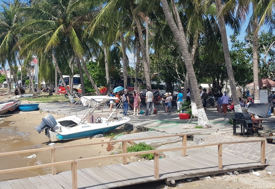 Khách đến thủy đạo Điệp Sơn “hạ nhiệt” nửa đầu năm - 3