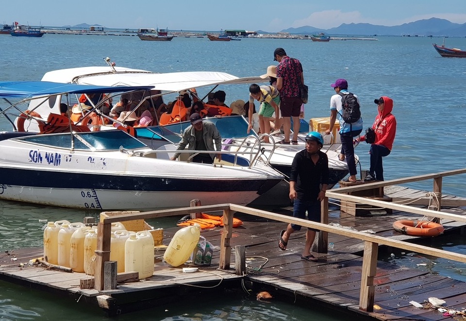 Khách đến thủy đạo Điệp Sơn “hạ nhiệt” nửa đầu năm - 4