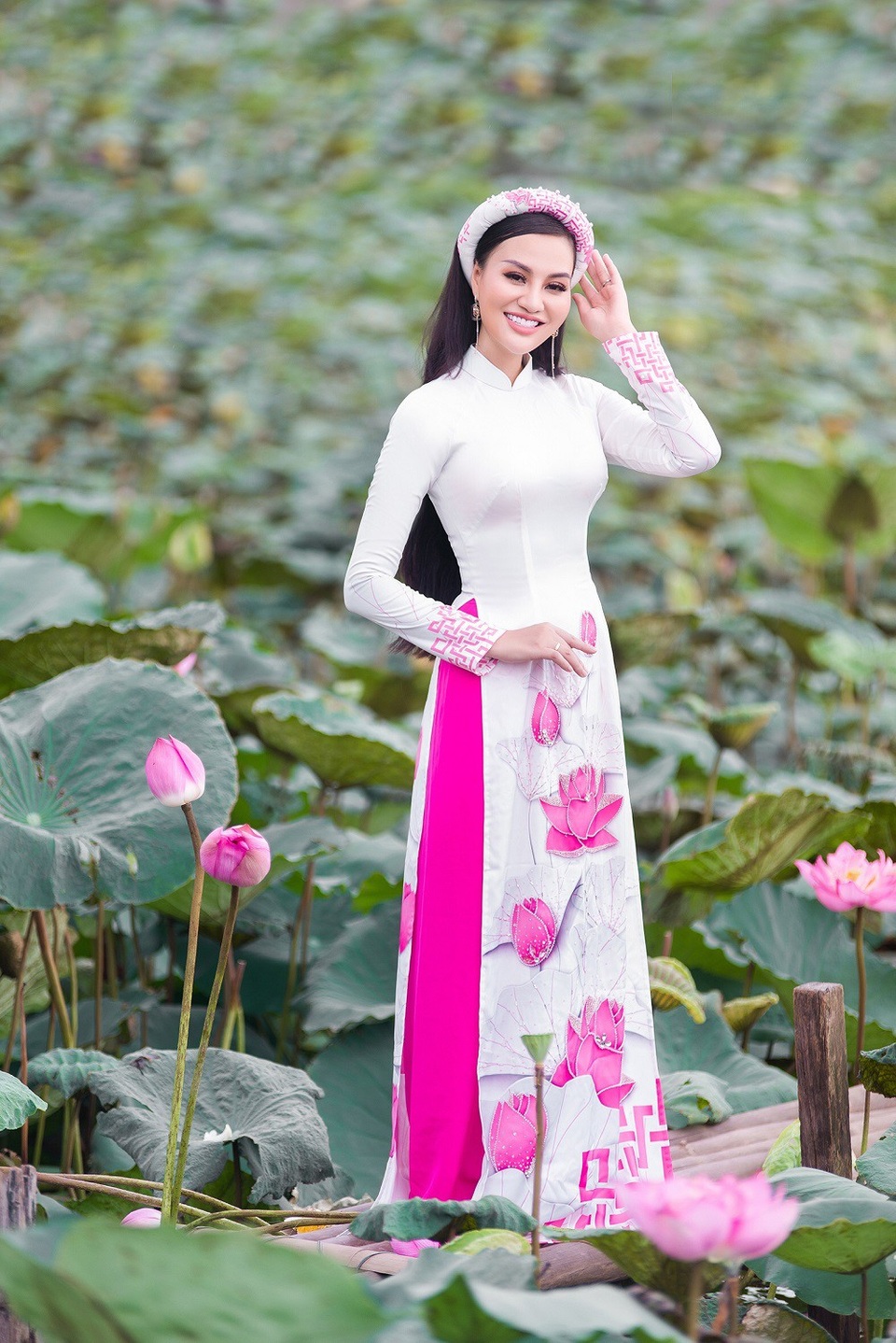 Mẹ con Trần Huyền Nhung duyên dáng trong tà áo dài Việt của NTK Ngọc Hân - 5 Mẹ con Trần Huyền Nhung duyên dáng trong tà áo dài Việt của NTK Ngọc Hân - 5
