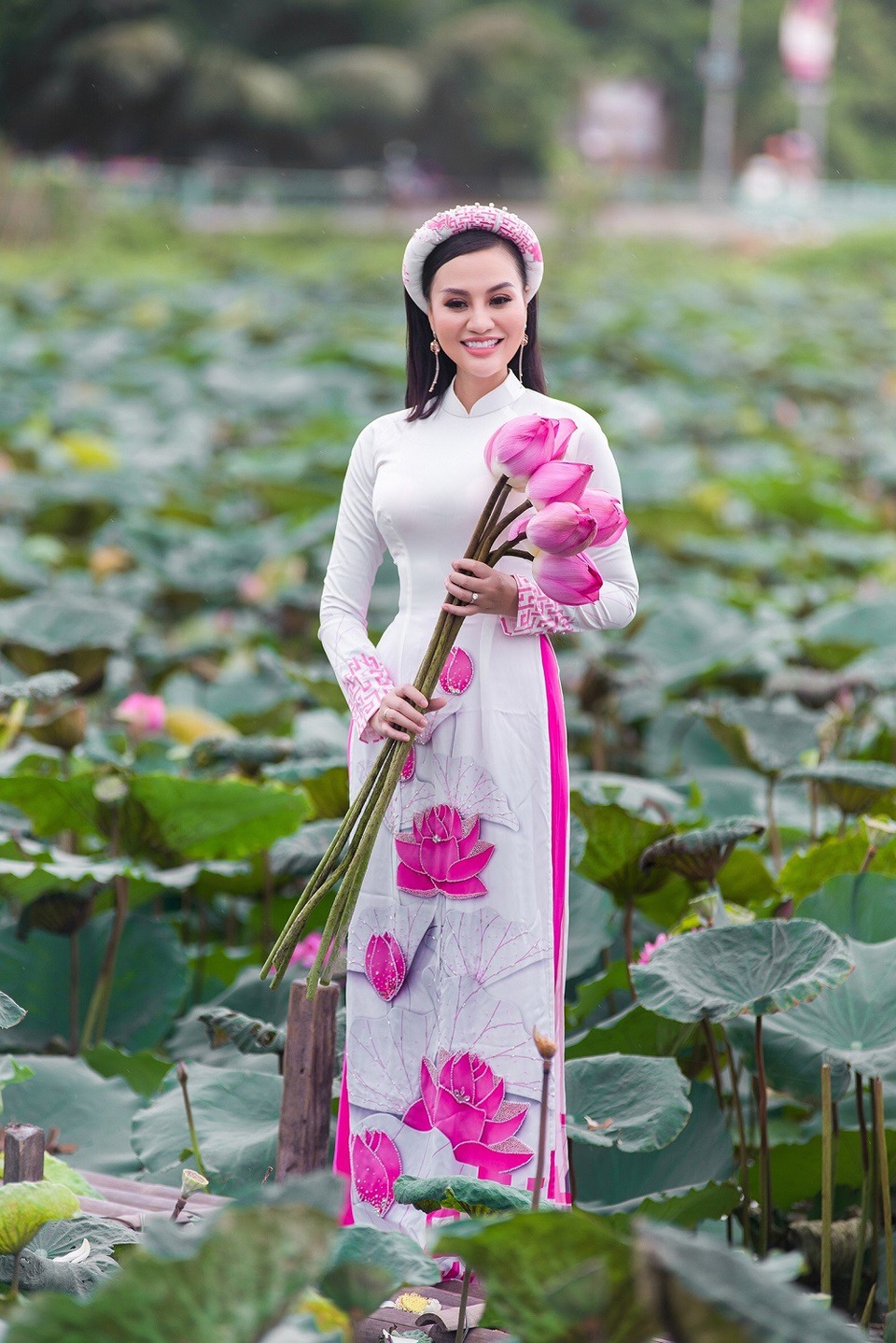 Mẹ con Trần Huyền Nhung duyên dáng trong tà áo dài Việt của NTK Ngọc Hân - 6 Mẹ con Trần Huyền Nhung duyên dáng trong tà áo dài Việt của NTK Ngọc Hân - 6