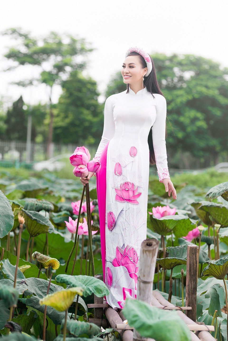 Mẹ con Trần Huyền Nhung duyên dáng trong tà áo dài Việt của NTK Ngọc Hân - 7 Mẹ con Trần Huyền Nhung duyên dáng trong tà áo dài Việt của NTK Ngọc Hân - 7