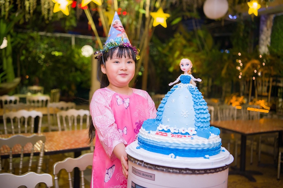 Mẹ con Trần Huyền Nhung duyên dáng trong tà áo dài Việt của NTK Ngọc Hân - 9 Mẹ con Trần Huyền Nhung duyên dáng trong tà áo dài Việt của NTK Ngọc Hân - 9