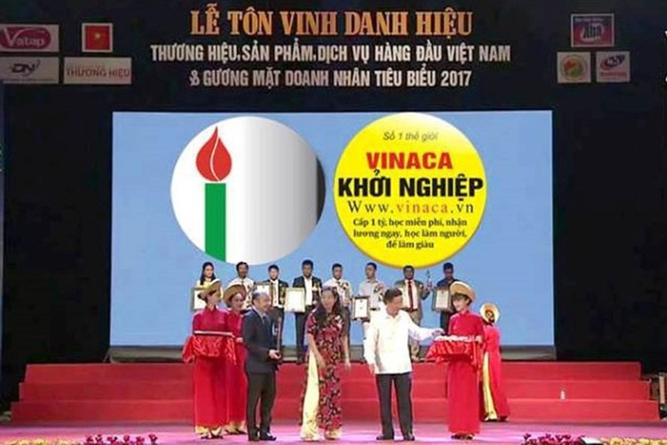 Doanh nghiệp, doanh nhân phải nộp “một khoản kinh phí” để đạt giải thưởng - 1 Công ty TNHH Vinaca sản xuất thuốc chống ung thư giả đạt Top 10 thương hiệu hàng đầu Việt Nam trong chương trình do Viện Công nghệ chống làm giả và Trung tâm tư vấn hỗ trợ doanh nghiệp và phát triển thương hiệu tổ chức.