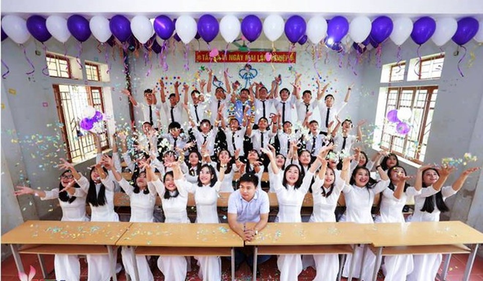 Ấn tượng 2 lớp học có 100% thí sinh đỗ đại học vào những trường top 1 - 1 Lớp 12A1 THPT Đô Lương III có 100% học sinh đậu đại học.