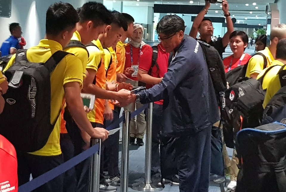 Tuyển Olympic Việt Nam phải di chuyển 50km để đến sân tập - 1 Olympic Việt Nam gặp khó khăn đầu tiên về sân tập tại Indonesia