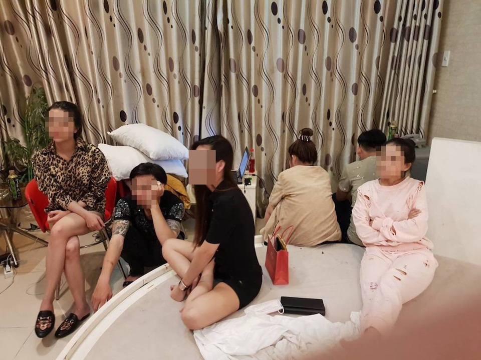 Sử dụng ma túy tập thể trong khách sạn - 1 Sử dụng ma túy tập thể trong khách sạn - 1