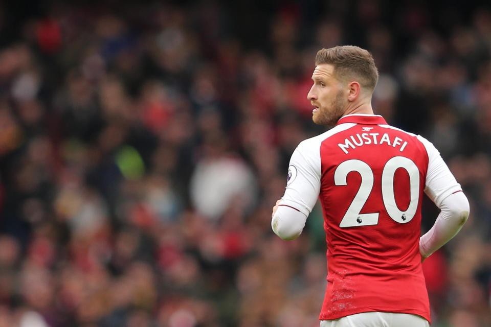 5 vị trí có thể "gồng gánh" Arsenal đại chiến Man City - 5 Mustafi là mẫu trung vệ quyết liệt và có tố chất chỉ huy