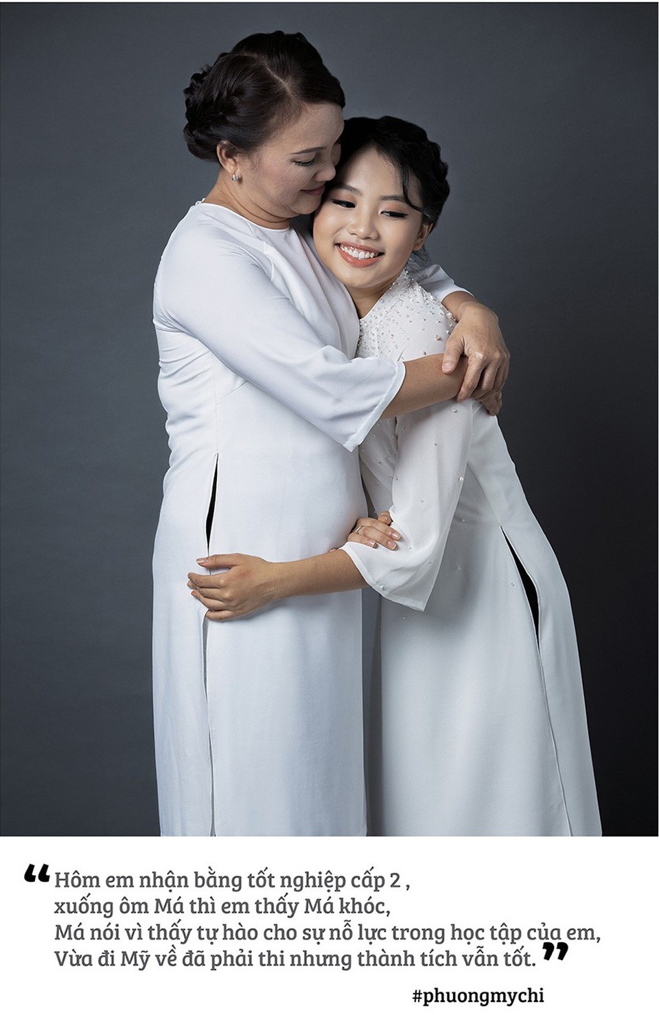 Chị Bảy cho hay ngày tốt nghiệp cấp hai vừa qua của mình, mẹ cũng bật khóc vì tự hào khi con gái vừa đi lưu diễn về là phải thi học kỳ luôn nhưng vẫn đạt thành tích học tập tốt.