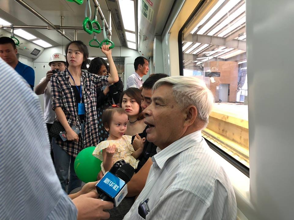 Tổng thầu Trung Quốc tự ý đưa người lên tàu Cát Linh - Hà Đông ngày 11/8 (ảnh: Dân Việt)