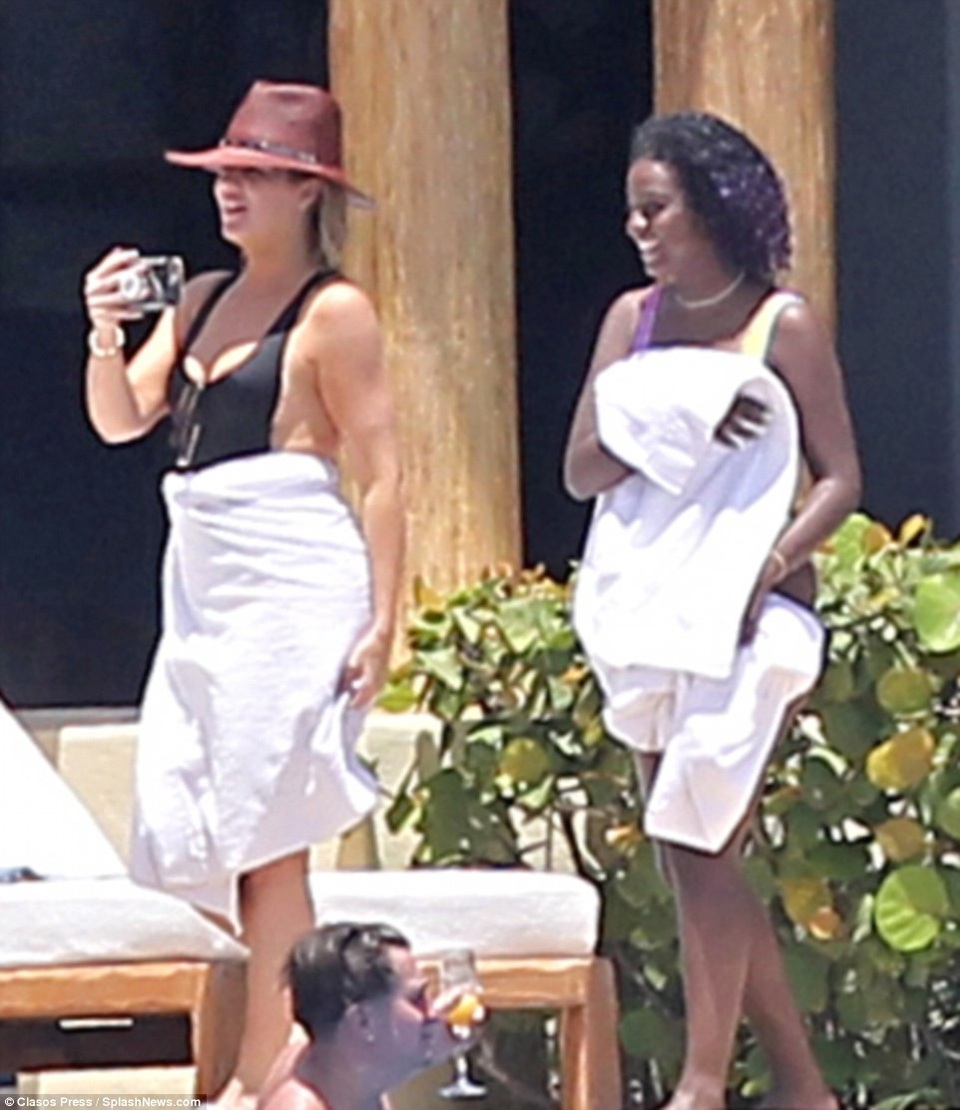 Khloe Kardashian đi nghỉ cùng bồ trẻ - 6
Hiện tại mối quan hệ của cặp đôi này lại tốt đẹp như xưa