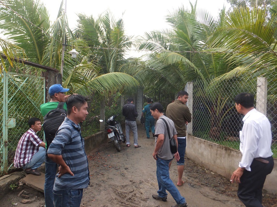 Phía trước căn nhà xảy ra án mạng