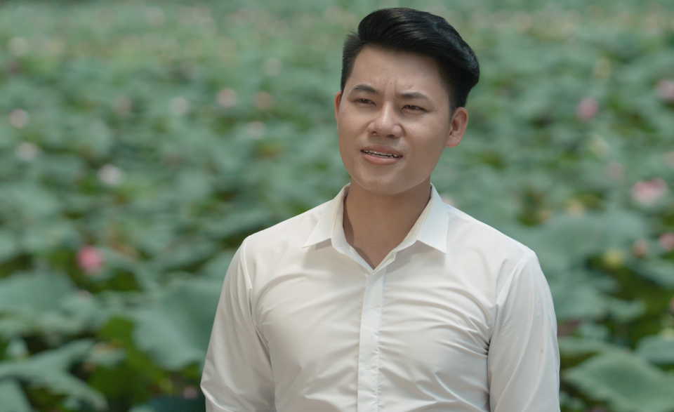 Tuổi thơ nghèo đói và khốn khó của Tiến sĩ - Quán quân Bolero - 1 Duy Cường trong MV.