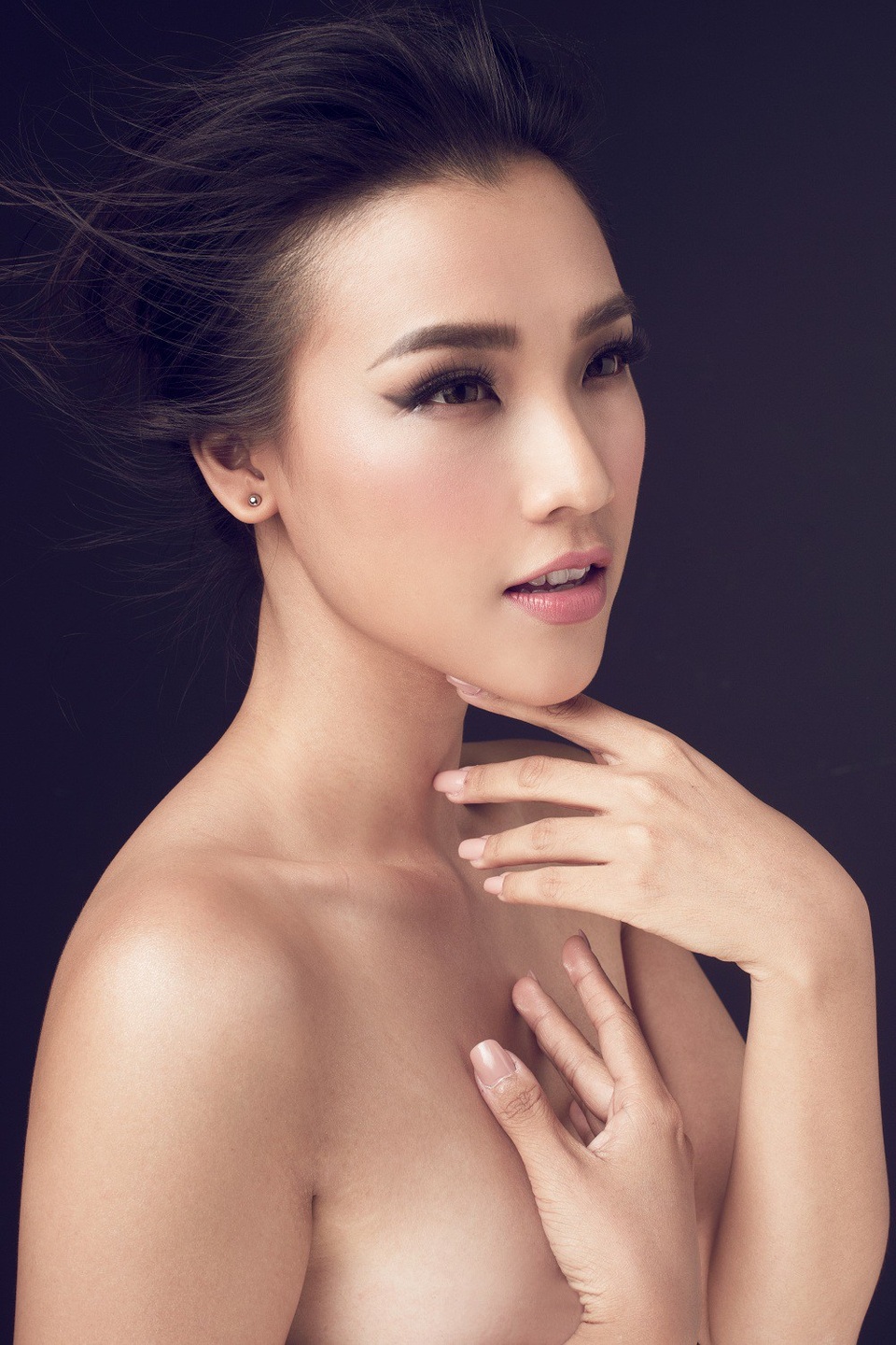Những mỹ nhân Việt ngày càng quyến rũ “đốt cháy người nhìn” sau chia tay - 19 Bước qua khoảng lặng buồn khi mới chia tay bạn trai Huỳnh Anh, giờ đây Hoàng Oanh đã cân bằng cuộc sống trở lại.